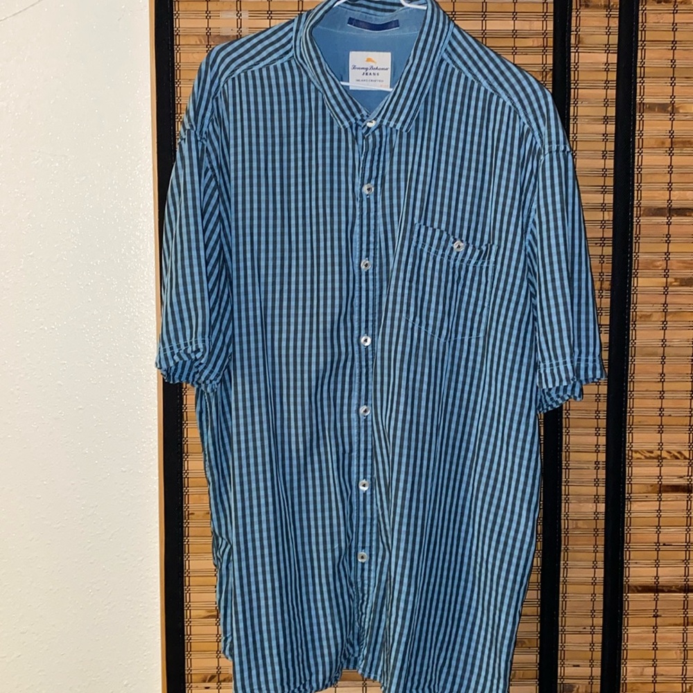 Tommy Bahama XXL men's button shirt, GUC